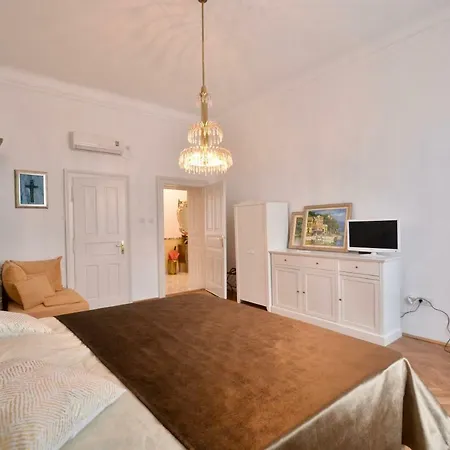 Rose & Margaret Kallina Zagreb Room photo